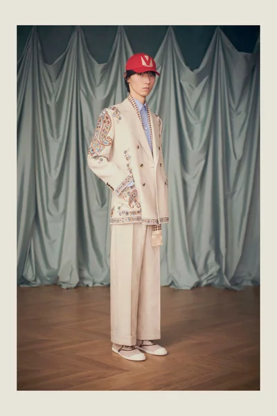 Look 100